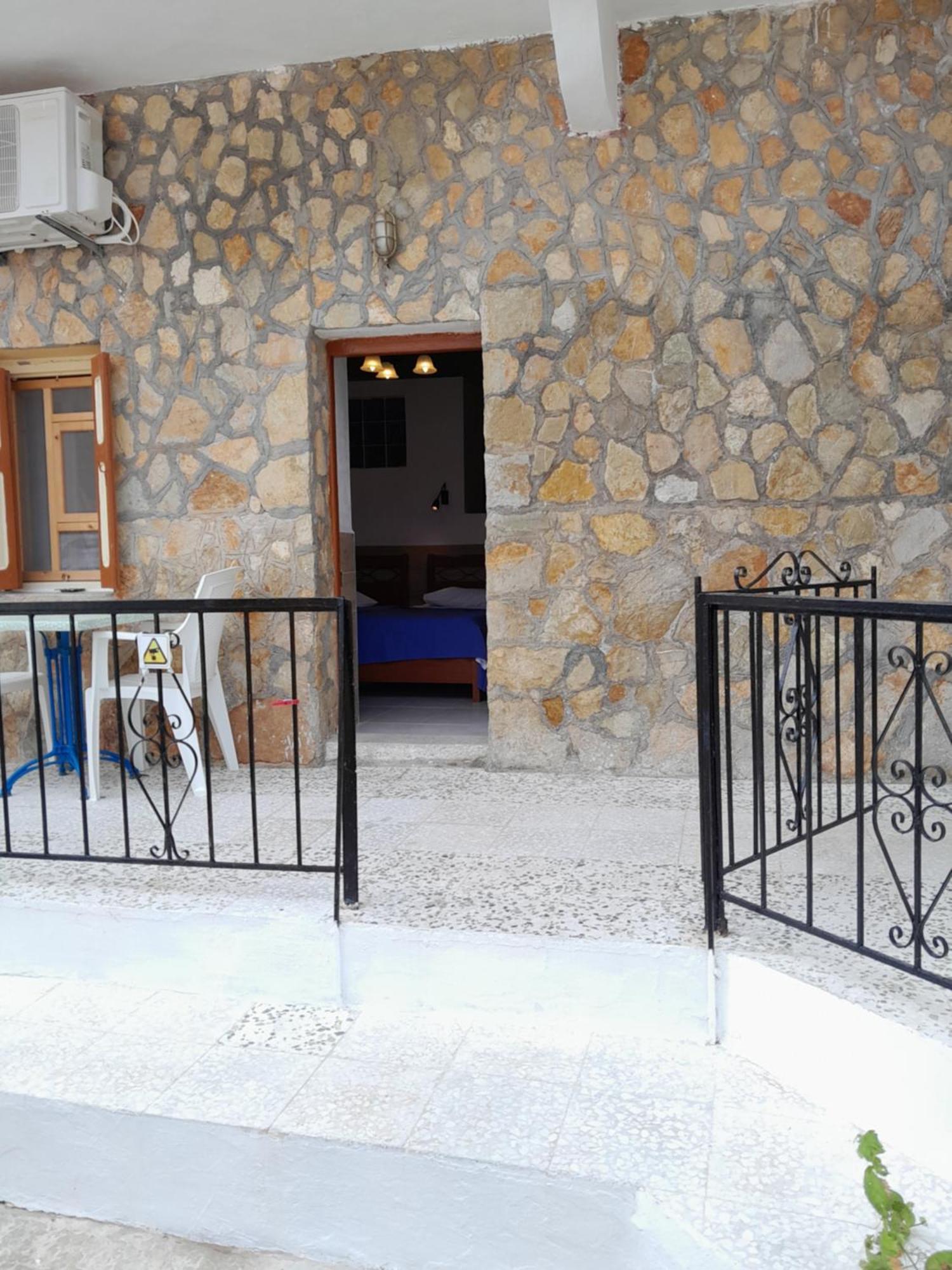 "Aris" Sevasti Symi Studios Eksteriør billede